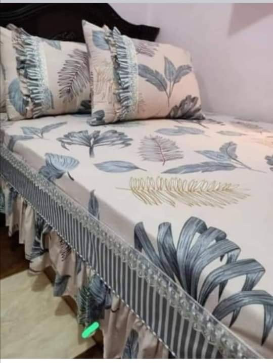 طقم سرير كورنيش كبير من 280× 240 سم وغطاءين للخد 52 72 وغطائي وسادة 170*45 4قطع