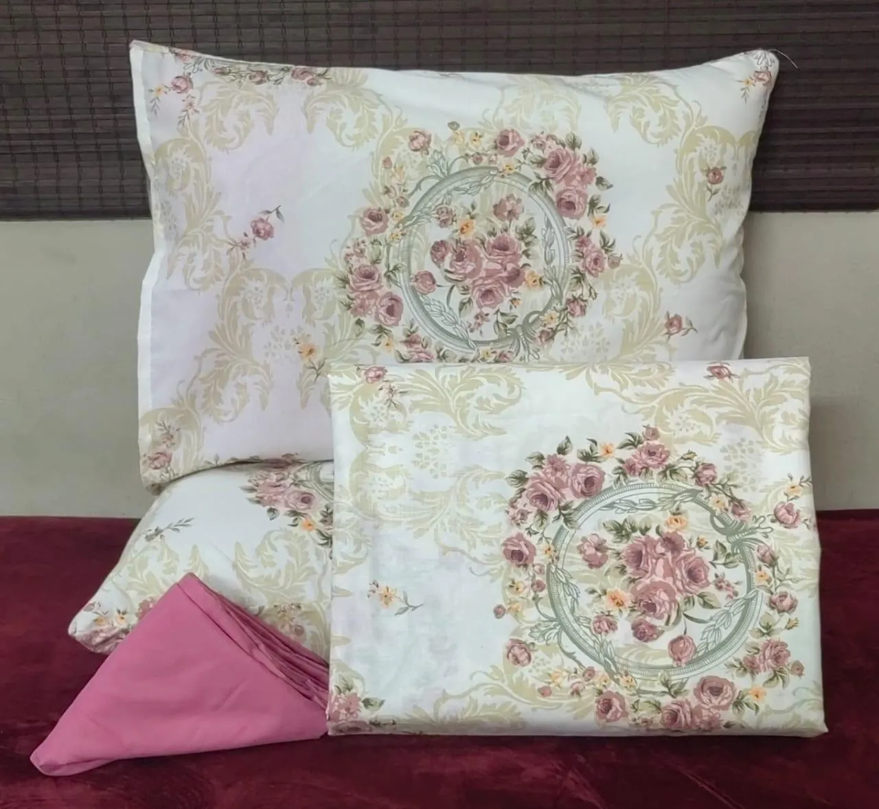 طقم سرير كبيرمكون من 4 قطع القطن لسرير مزدوج يشمل 1 ملاءة مسطحة 240 سم × 260 مخده 170*45 ...2 خدديه 52*72* خامه العامريه