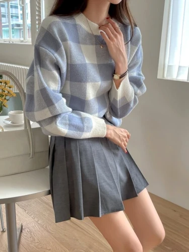 Oversized, low-shoulder wool sweater with a striped cotton pattern
